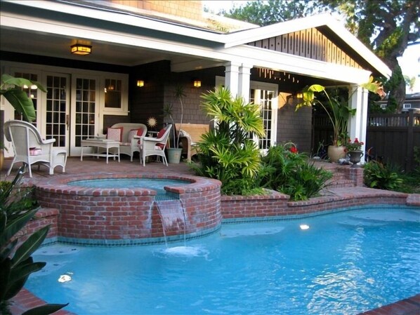 Your vacation paradise with hot tub, heated pool, outdoor dining & grill