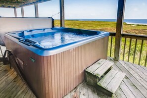 Surf-or-Sound-Realty-Sounds-Frisky-506-Hot-Tub