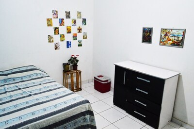 Quarto confortável em casa tranquila e arejada -Barra, Salvador