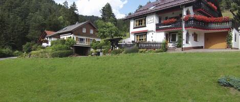 Haupthaus : Weissenbach Parterre
 OBERRAIN Dachgeschoß
Landhaus  TALBLICK -ELM
 