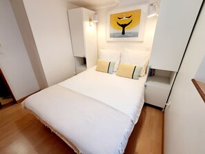 Chambre double au 1er étage, les draps et serviettes sont compris