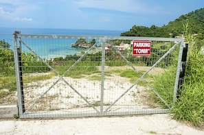 Das private Parkplatz von das Ferienhaus Tonia.