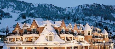 Aspen Mountain Residences - Call Gondola Resorts for availability 
