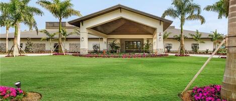 Pelican S. New Club,4-dining options, 2 bdrm 2 baths sleeps 6 ,27 holes of Golf