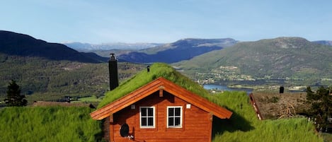 Das Ferienhaus im Sommer mit Ausblick