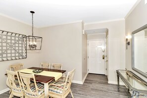 Dining Room/Entry 