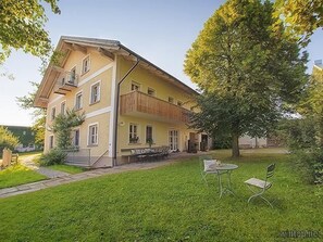 Lavendel-Hofhaus neu
