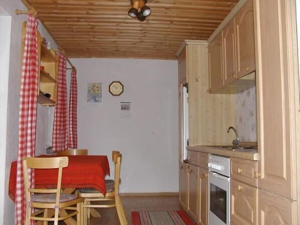 Ferienwohnung (60qm) Auf familienfreundlichem Bauernof-Wohnküche 60 qm