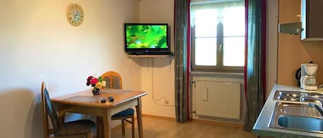 Ferienwohnung III mit gemütlicher Ess- und Sitzecke und WLAN