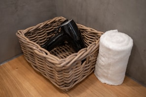 Bathroom amenities