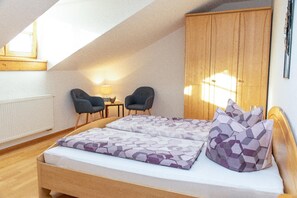 Ferienwohnung 6 / 40 m² mit Balkon & WLAN-Schlafzimmer Nr.6