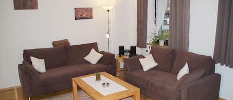 Reschbachklause - großzügiges Familien- Appartement-Wohnzimmer1