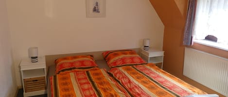 Ferienwohnung mit zwei separaten Schlafzimmern-Schlafzimmer Doppelbett