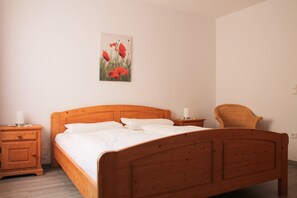 Ferienwohnung 4 mit Balkon-Schlafzimmer
