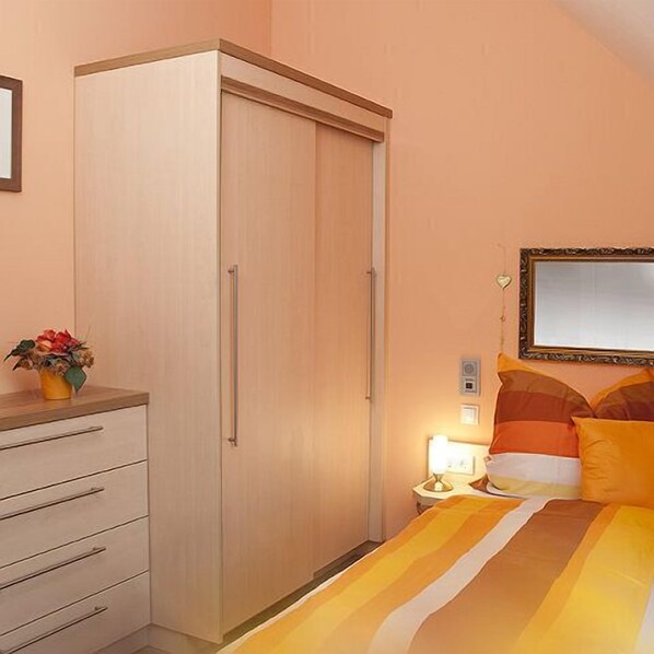 Ferienwohnung „Mainauen“-Schlafzimmer