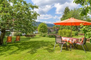 Ferienwohnungen Schmid Christa (Lam)-unser Garten