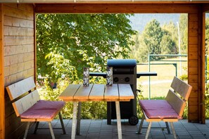 Ferienwohnungen Schmid Christa (Lam)-Gartenhaus /Grill