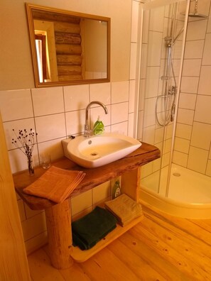 Hüttenappartement mit Holzofen und Veranda