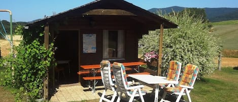 Ferienwohnung Schwalbennest mit Balkon und großer Terrasse-Landurlaub Eichinger Partyhütte