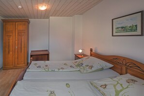 Ferienwohnung 5 mit extra Domizil für die Kinder-Schlafzimmer mit Doppelbett