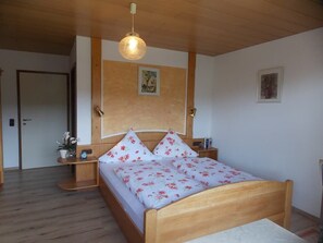 Fewo. Arber 70 qm mit Balkon-Schlafzimmer-Arber