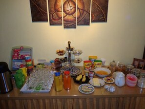 Familienzimmer / Nr. 10 / 38 qm-Frühstücksbuffet