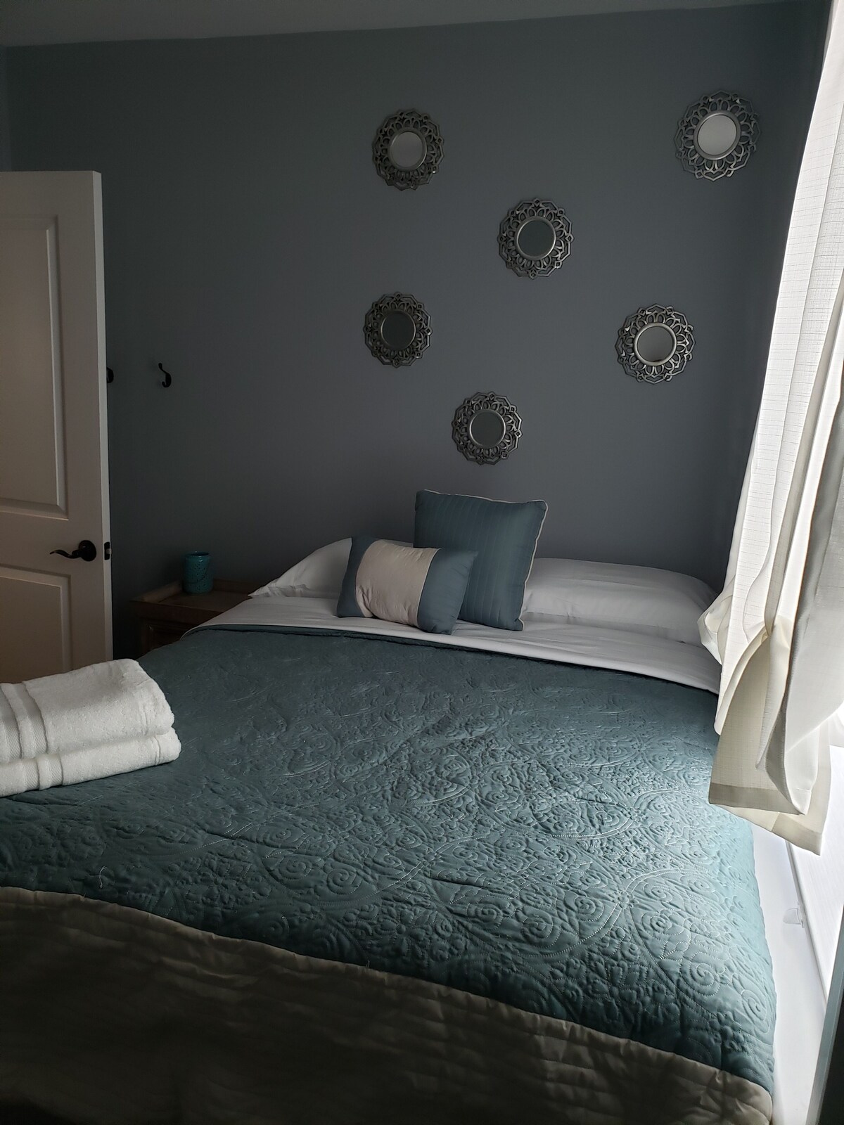 Beautiful renovated 3 bedroom apt near Boston.