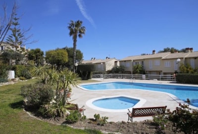 Nettes Strandhaus mit Pool und Tennisplatz - Meerblick - Costa Daurada