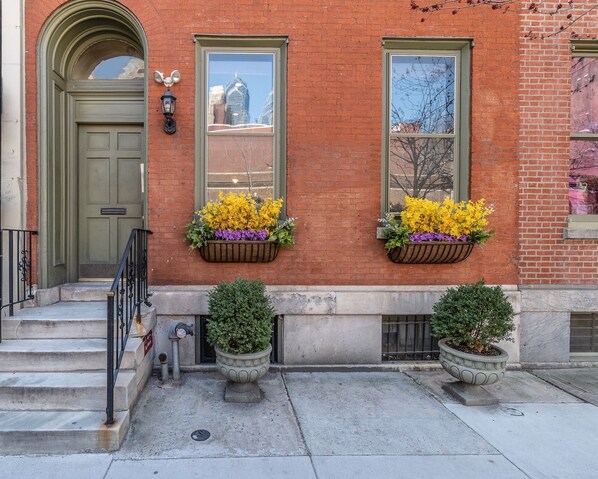 Front Entrance to Spruce Street Suite