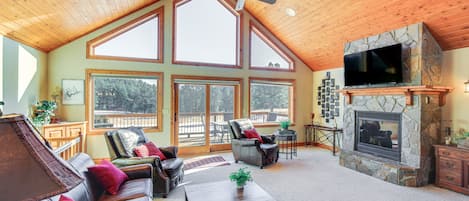 Keystone Vacation Rental | 4BR | 3.5BA | 2,938 Sq Ft | Steps to Enter