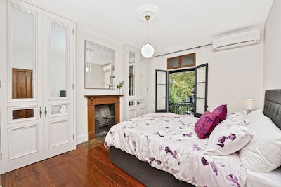 Stunning home, close to city, railway station and cafes