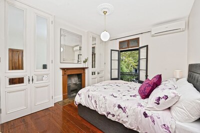 Stunning home, close to city, railway station and cafes