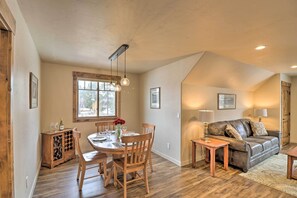 Dining Area | Dishes & Flatware Provided