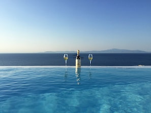 Drinks by the pool