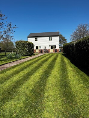 Garden leading to the cottages