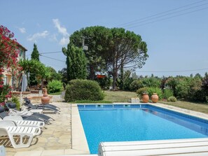 Swimming Pool, Property, Real Estate, Leisure, Building, House, Backyard, Vacation, Residential Area, Villa