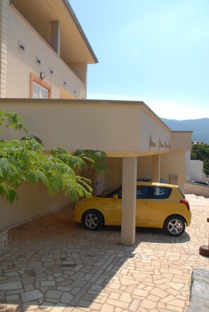 parking area (partly roofed)