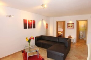 bequeme Sitzgruppe mit Funktionssofa