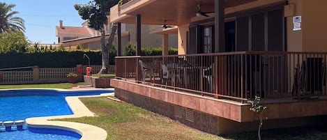 Spacious upper and lower verandas overlooking the Mediterranean 