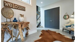Front door foyer/welcome 