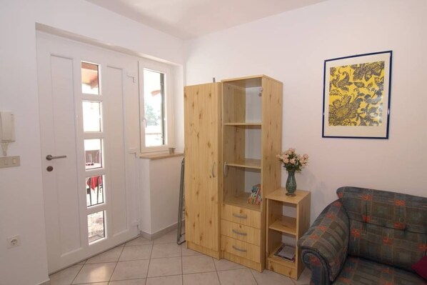Wohnraum mit Ausgang zur Loggia