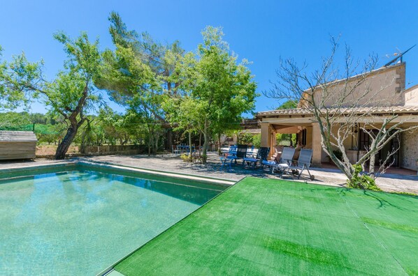 Swimming pool