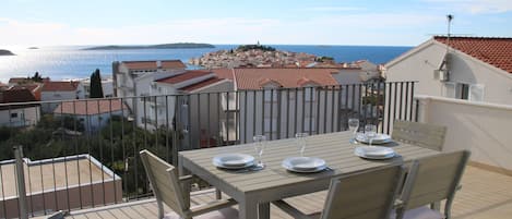 Roof terrace with sea view