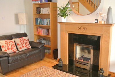 Perfect location! Family friendly 3-bedroom Townhouse with sunny patio, Dundrum