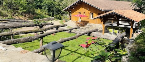 Chalet et jardin 