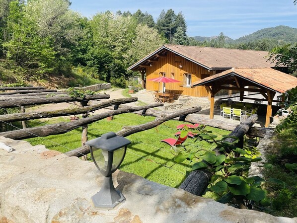 Chalet et jardin 