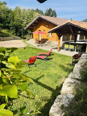 Chalet et jardin 