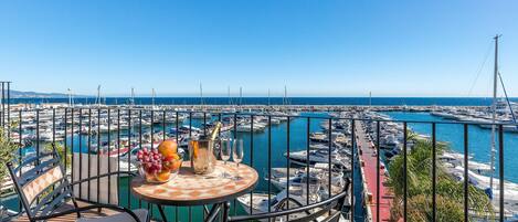 Book First Line Penthouse in Puerto Banus in Marbella 