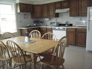 Fully furnished sunny kitchen