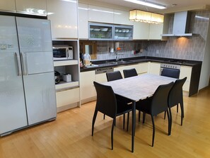 Full option kitchen with dining area adjacent to living g room